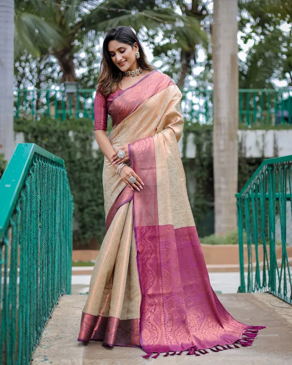 Pista_Green_Kanjivaram_Silk_Saree_With_Copper_Zari_Work_With_Blouse_Piece_Attached